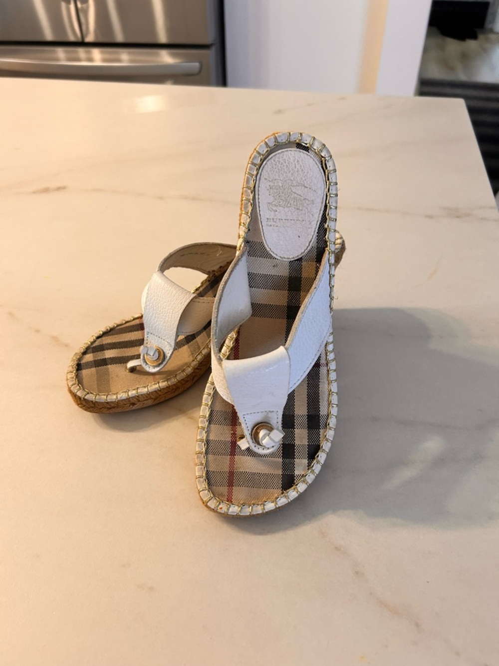 Burberry White Leather Thong Sandals with Classic Check Insole